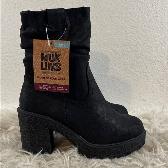 MUK LUKS Women's Riser Pop Boots Black Faux Fur Lining Memory Foam Insole 9 NEW - Picture 4 of 16